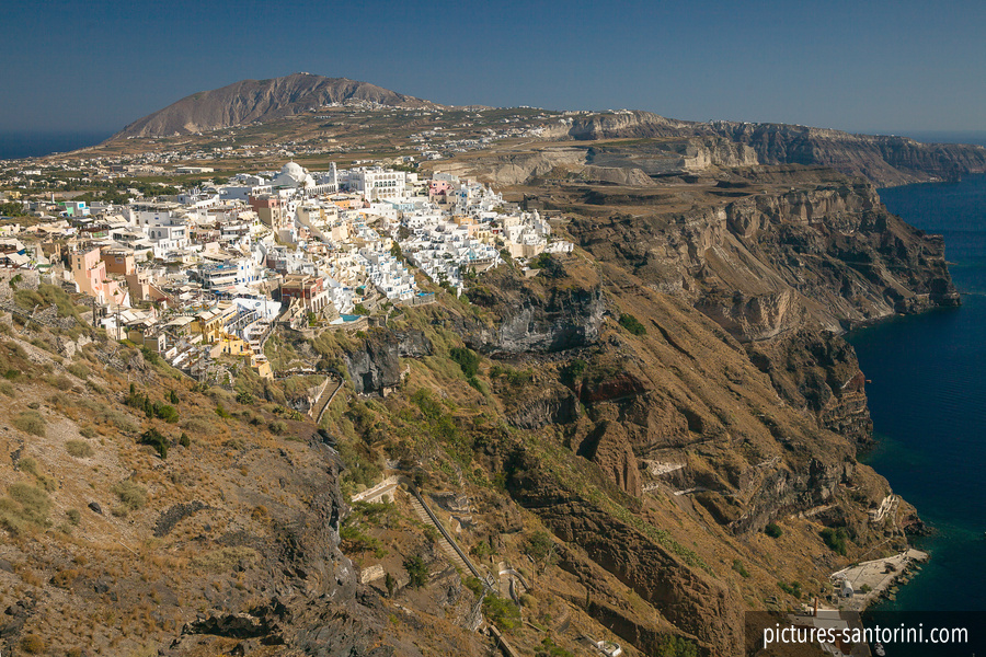 Firá or - how it is written in Greek - Φηρά is the modern capital of Santorini