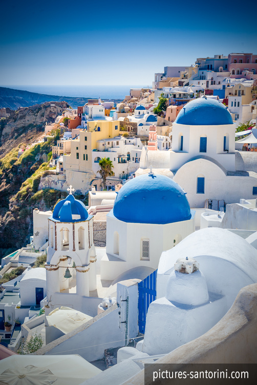 One of the most famous views in Santorini: The picturesque village of Oia